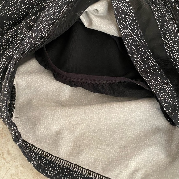 Lululemon shorts size 6 - Picture 2 of 7